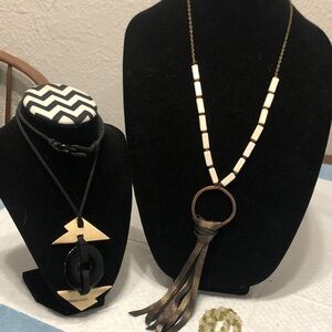 Chic Cream and Black Geometric Necklace Set
